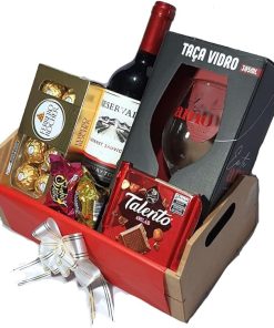 Cesta De Presente Namorados Com Vinho, Chocolates E Taça Te Amo